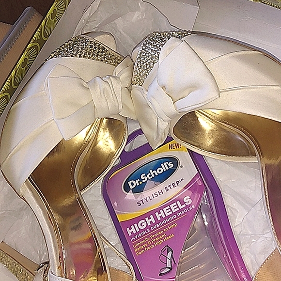 Unforgettable Moments Vintage Satin Rhinestone Heels (Fits Like a Size 9) - Picture 4 of 14